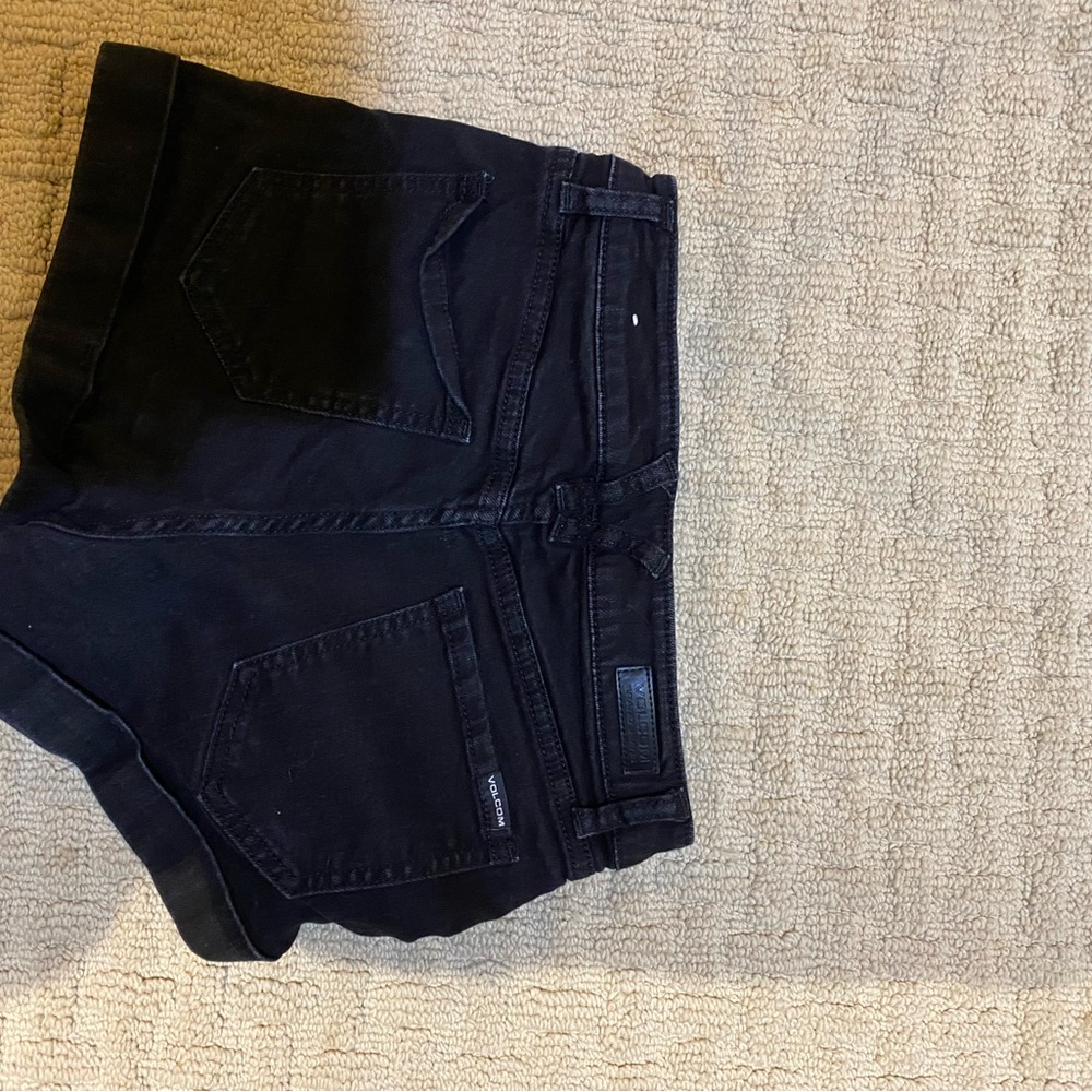 Volcom shorts - Picture 2 of 2